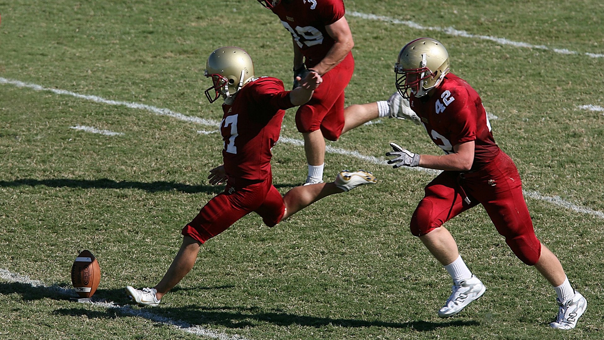 _桥下快闪赛：建筑与运动融合的另类体验_，桥下运动场